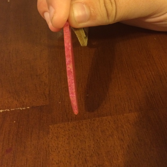 Hot pink rock crystal-like necklace - Picture 3 of 3