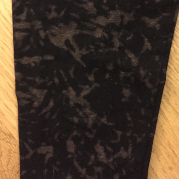 Patterned Leggings - Picture 2 of 3