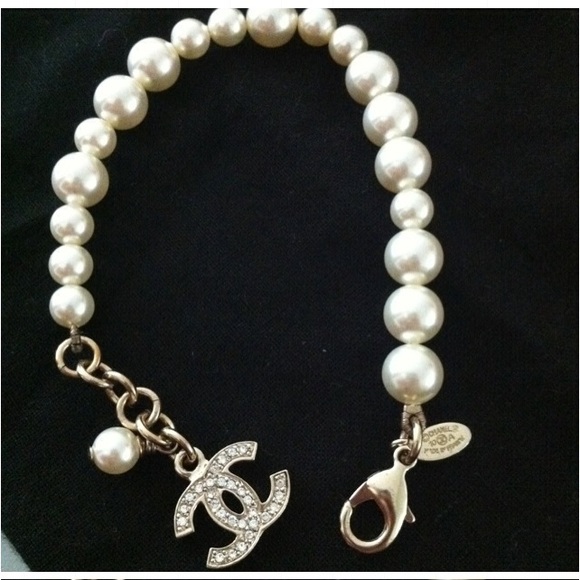 SOLD! Chanel pearl bracelet