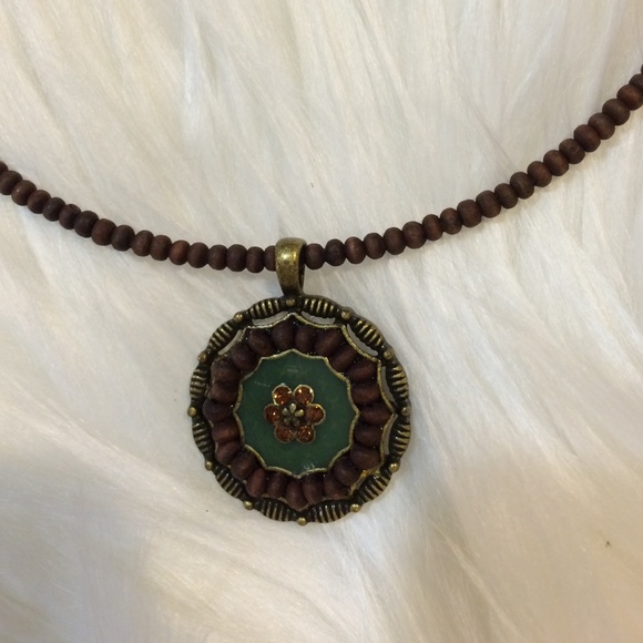 CIRCLE CHOKER WITH CUTE CHARM - Picture 2 of 2