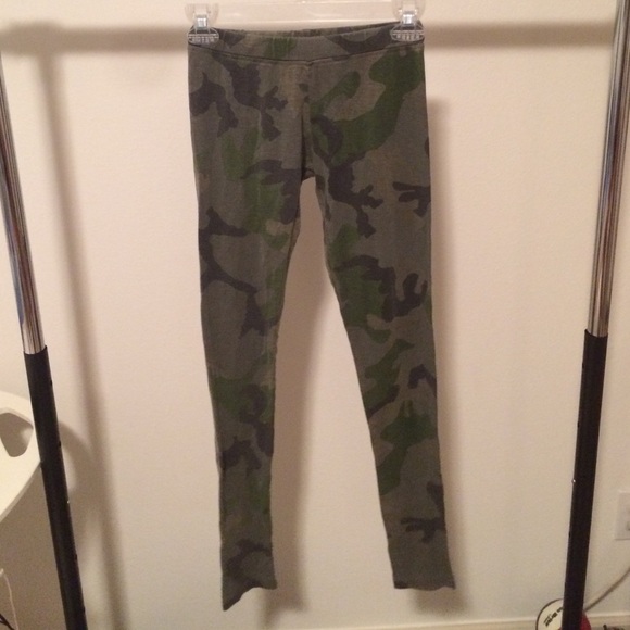 Brandy Melville camo leggings