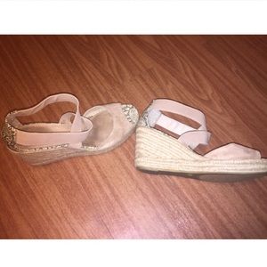 Nude/Tan Wedges