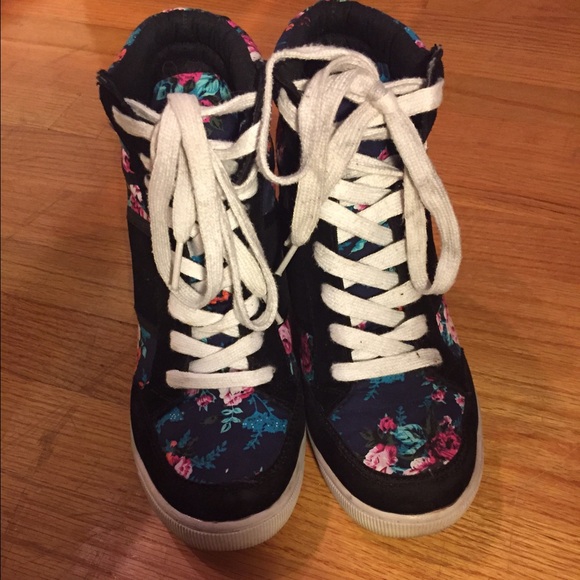 Sneaker wedges