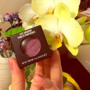 💝MAC Plum Dressing Veluxe Pearl Eyeshadow BNIB 💝