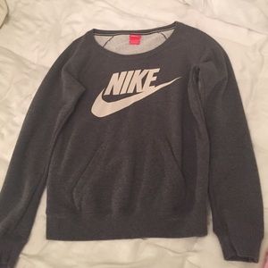 GREY NIKE SWEATSHIRT