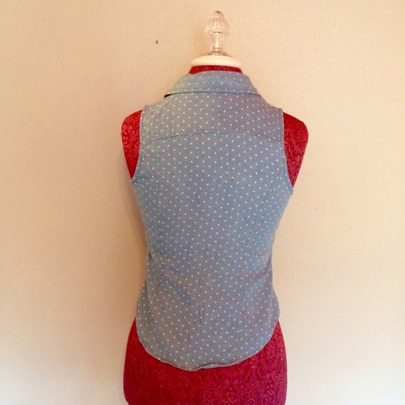 ❌SOLD IN BUNDLE❌Denim Polkadot Sleeveless Button - Picture 2 of 3