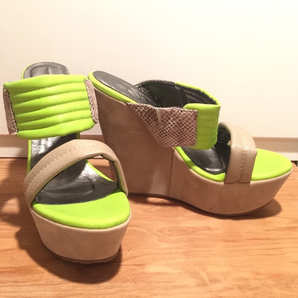 Shoes - NEW Snake & Lime Wedge