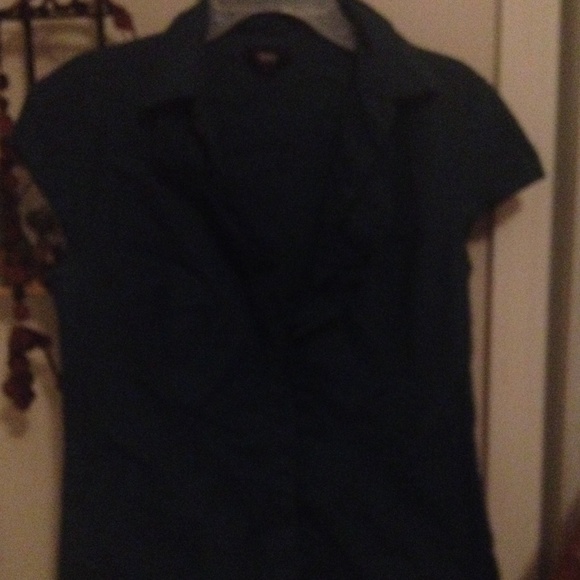 Top with ruffled buttons