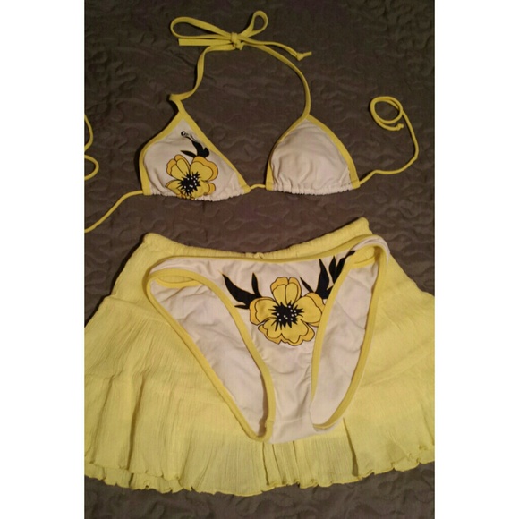 💥SOLD IN BUNDLE💥Corona swimsuit w/skirt