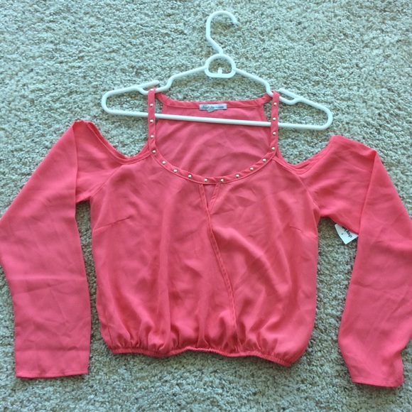 Crop top with sleeves