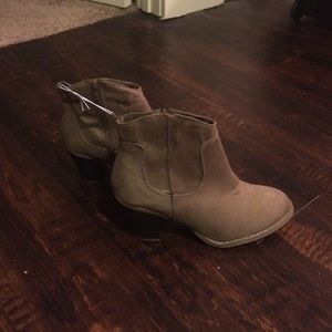 Tan ankle boots size 10