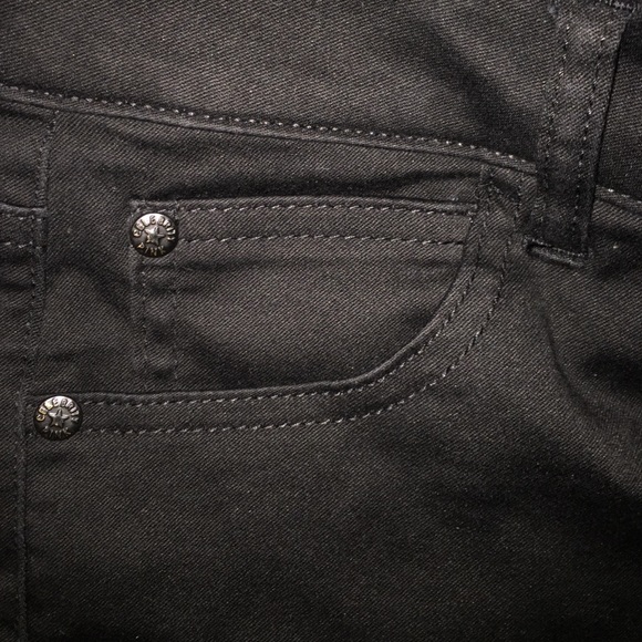 Shorts - Picture 3 of 4