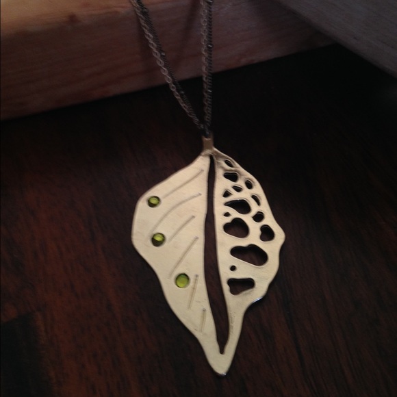 Gold leaf necklace - Picture 2 of 4