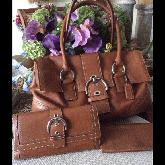 Coach Handbags - Beautiful Coach leather shoulder handbag & wallet!