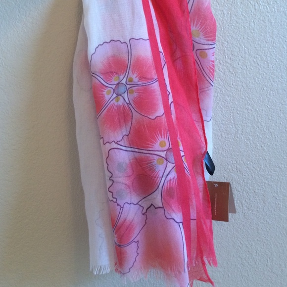 Francesca's Cora Hawaiian Flower Loop