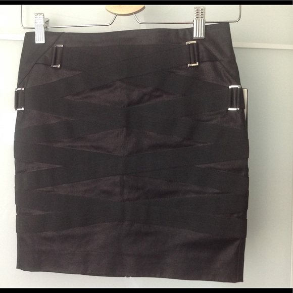 Black coated mini skirt. - Picture 2 of 7
