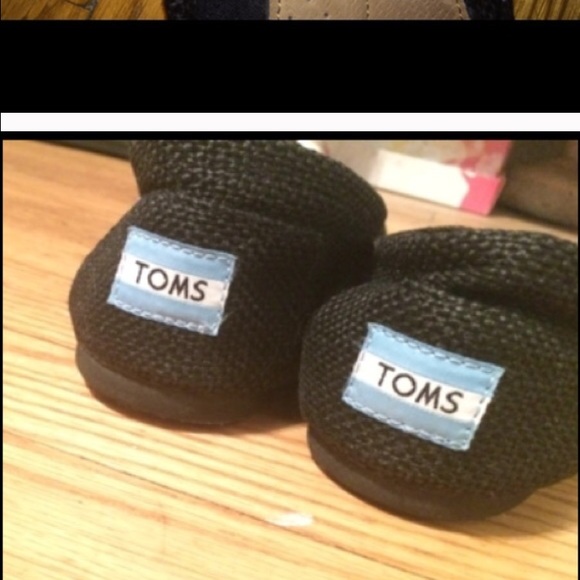 Black knit toms