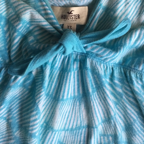 Hollister tank tops with center tie - Picture 3 of 3