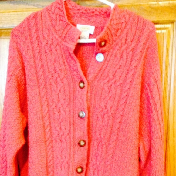 Dark pink sweater with designs