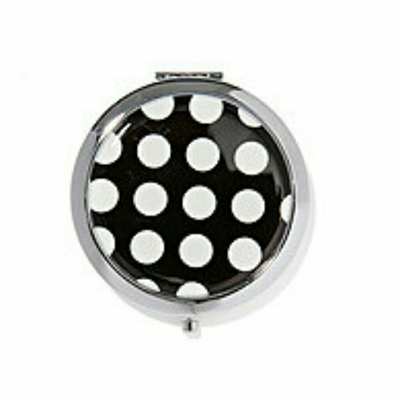 👝NY&C Embellished Mirror Compact👝