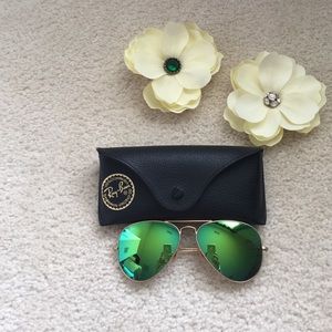 Rayban Green Mirrored Aviator sunglasses Rayban Green Mirrored Aviator sunglasses