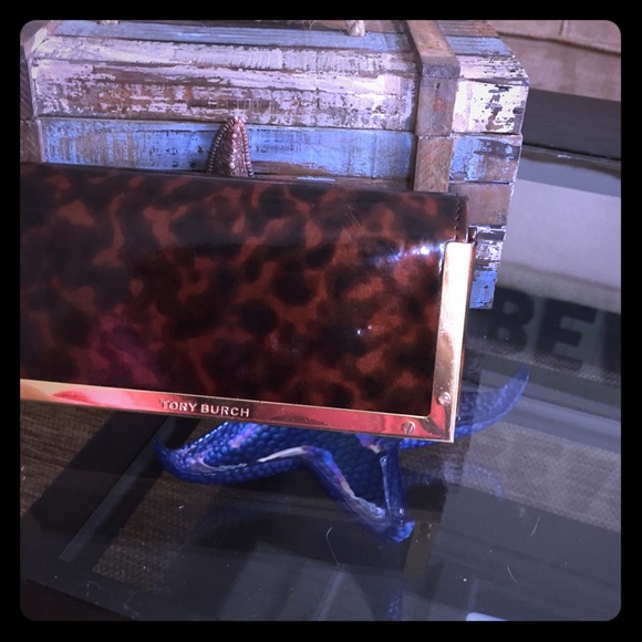 Tory Burch Clutches & Wallets - Tory burch magnetic clutch