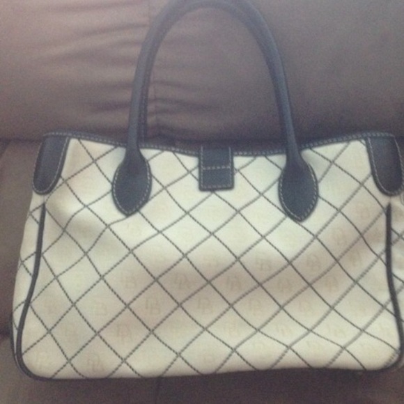 ❌🚫SOLD❌🚫 Black and Creme Dooney & Bourke - Picture 2 of 3