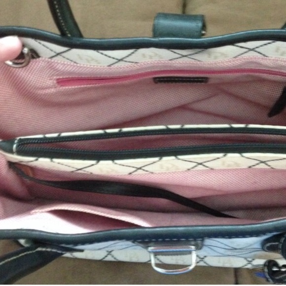 ❌🚫SOLD❌🚫 Black and Creme Dooney & Bourke - Picture 3 of 3