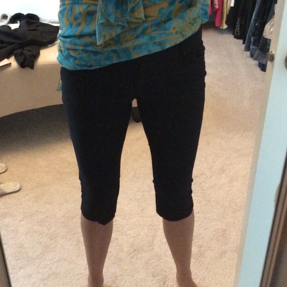 Black capris