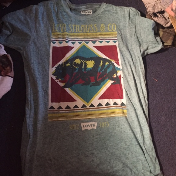 Mens Levi graphic tee. EUC