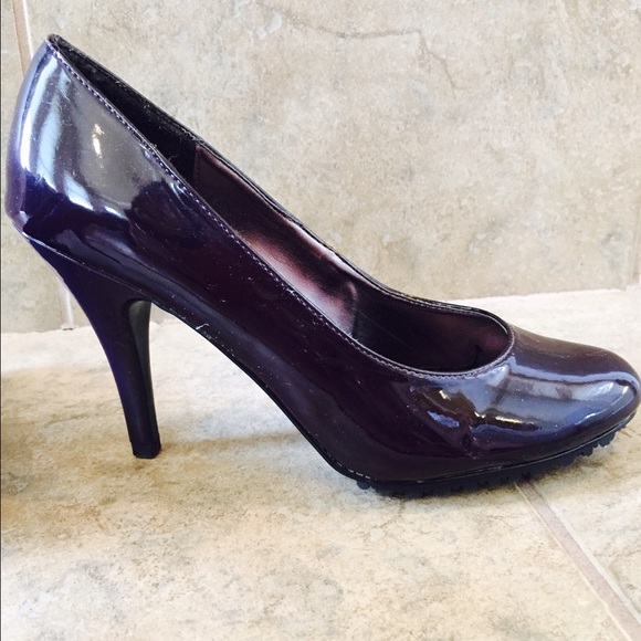 Simply Vera plum heels. Size 7 1/2. Worn once.