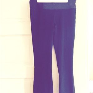 lulu  pants. Black/ grey accent . & groove plant