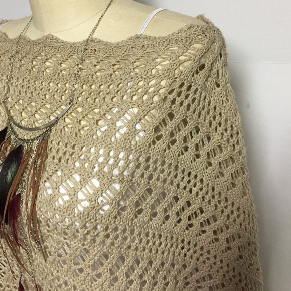 100% Acrylic Khaki Colored Poncho - Picture 2 of 2