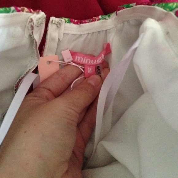 Beautiful spring dress - Picture 3 of 4