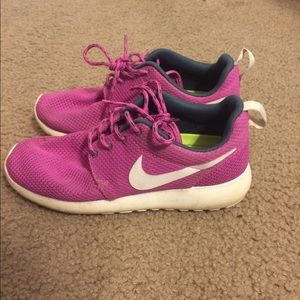 Pink Nike roshes