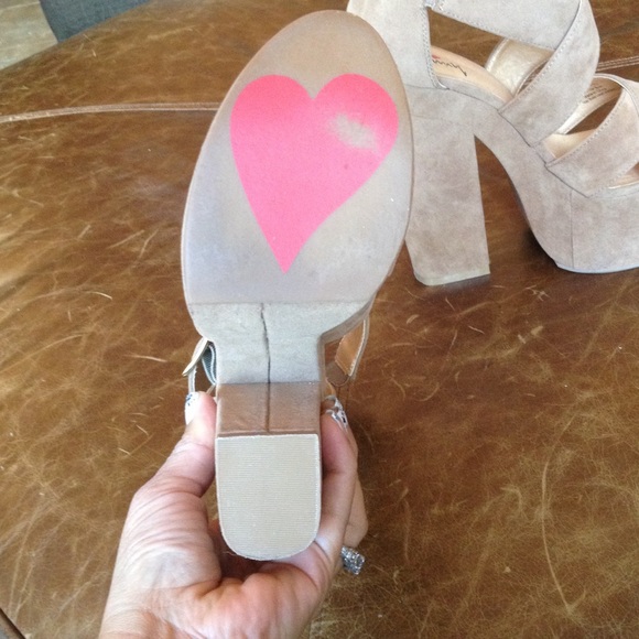 Shoes - Picture 2 of 4