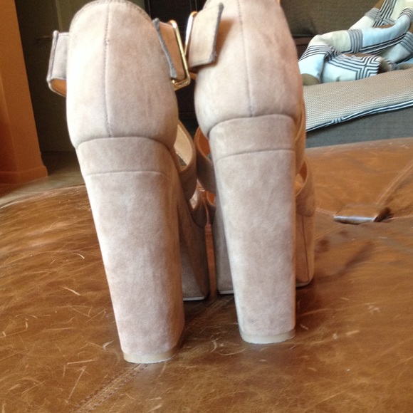 Shoes - Picture 3 of 4