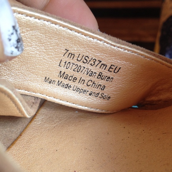 Shoes - Picture 4 of 4