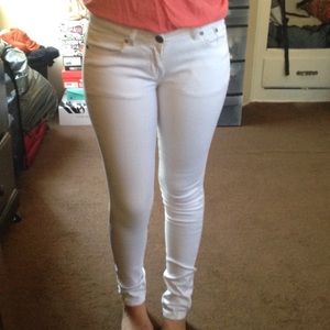 White skinny jeans