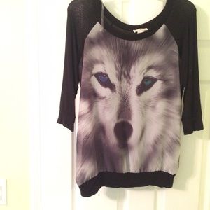 Long sleeve wolf graphic t-shirt