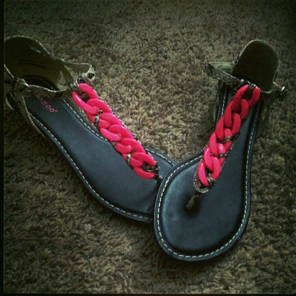 Strap sandal
