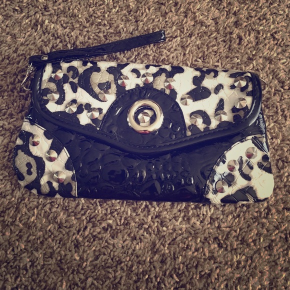 Small wristlets clutch