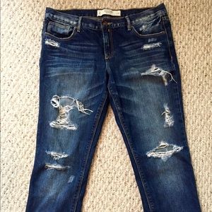 Abercrombie &Fitch Destroyed Crop Denim
