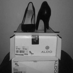 Comfortable black pumps