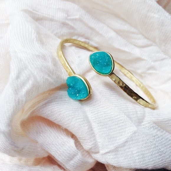 Hammered gold druzy bracelet