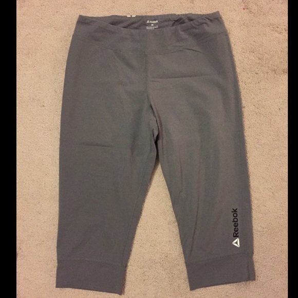⬇️PRICE DROPPED⬇️Reebok Crops