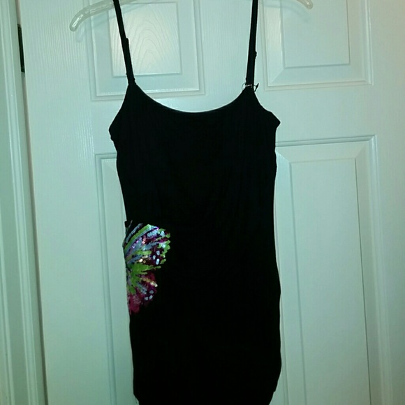 Tube top tank top wirh sequin design. - Picture 1 of 3