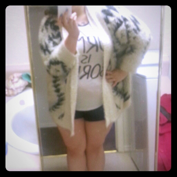 FUZZY AZTEC PRINT SWEATER