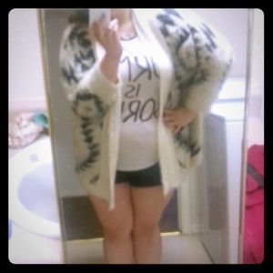 FUZZY AZTEC PRINT SWEATER