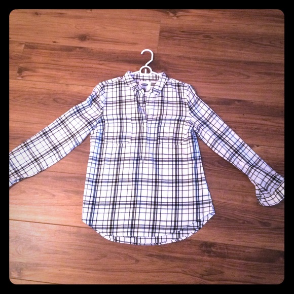 Old navy button up, never been worn!